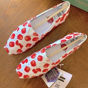 TOMS Apple Print 🍎